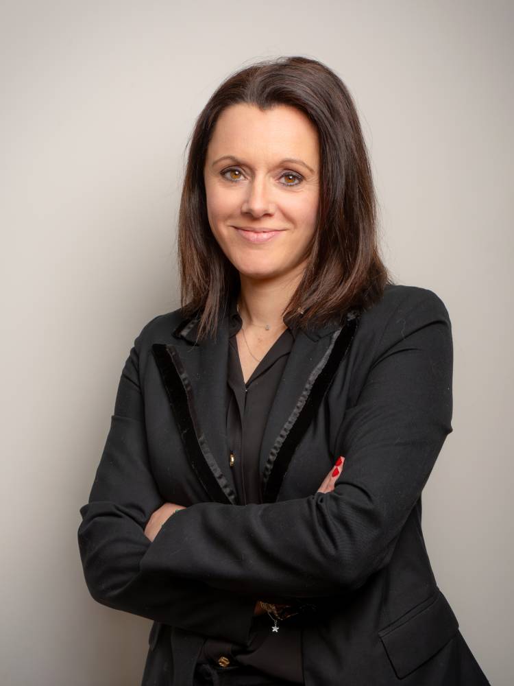 (BAZET Jennifer) (Gestionnaire & assistance de direction) (jennifer.bazet@debuissonimmobilier.fr) 