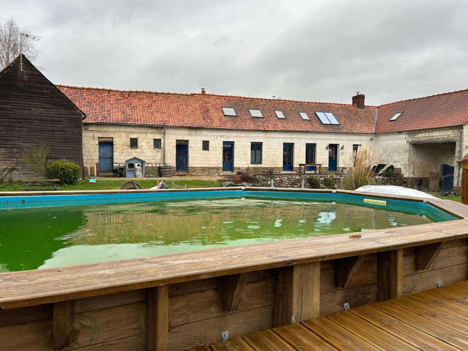 Secteur de SAVY BERLETTE , FERMETTE EN PIERRES BLANCHES