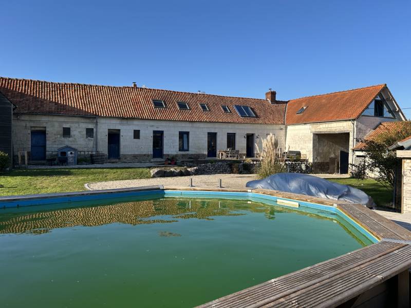 Secteur de SAVY BERLETTE , FERMETTE EN PIERRES BLANCHES