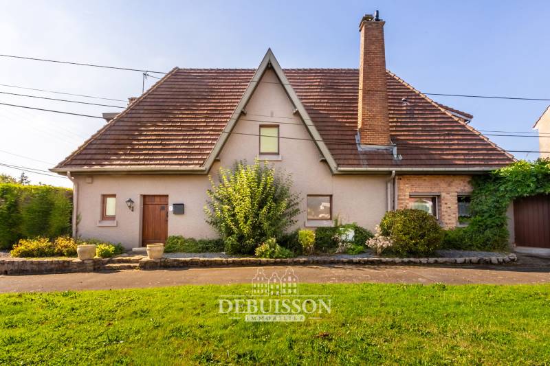 VIMY Pavillon rénové à vendre de 203 m² avec vue sur la campagne et jardin