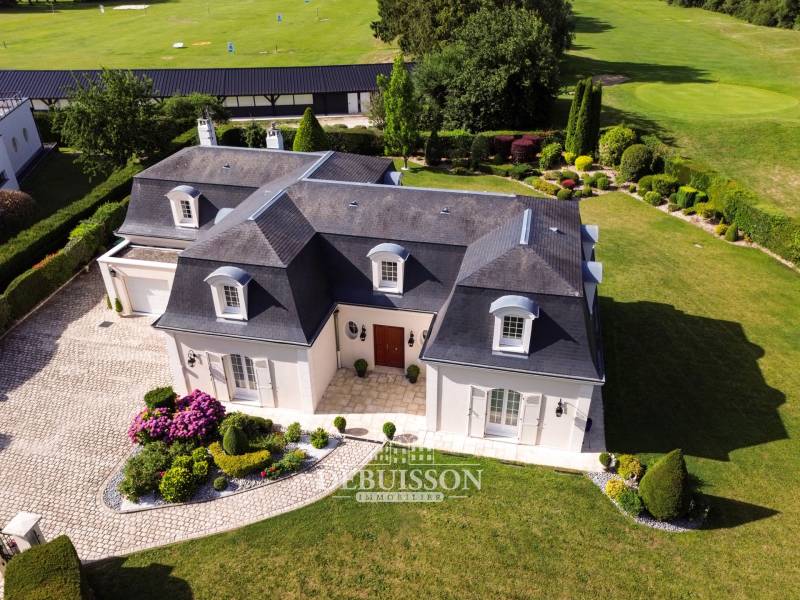 SUR LE GOLF D 'ARRAS, DEMEURE DE CARACTÈRE DE 295 M2 HABITABLES