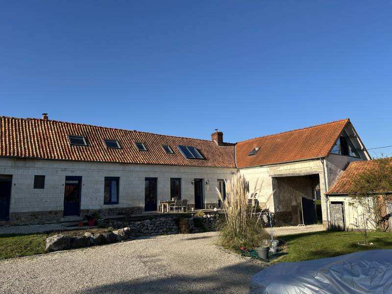 Secteur de SAVY BERLETTE , FERMETTE EN PIERRES BLANCHES