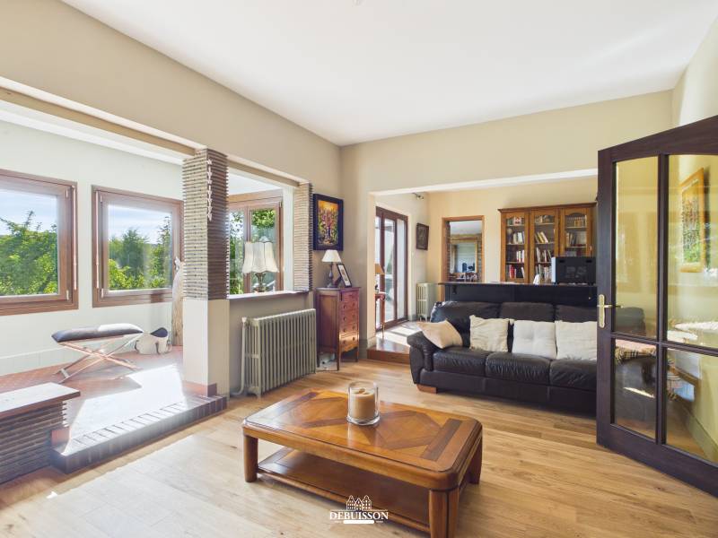 VIMY Pavillon rénové à vendre de 203 m² avec vue sur la campagne et jardin 12 MN d'Arras