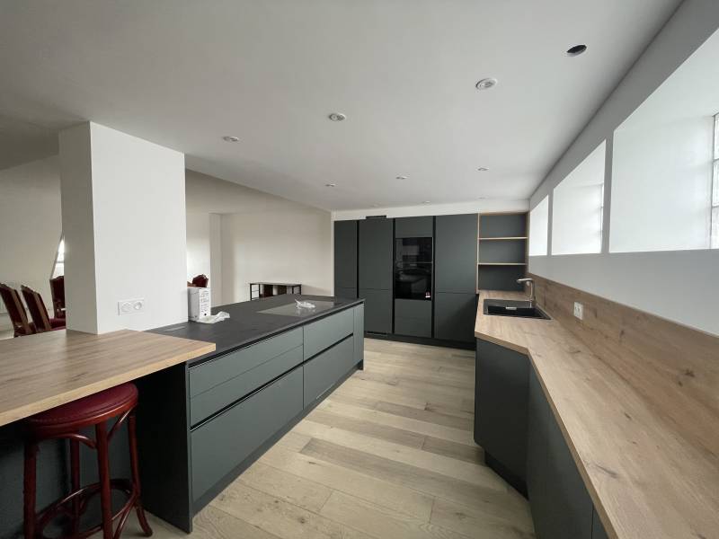 4 pièces 166.17 m² Grand T4 de 170 m² en hyper-centre d’Arras Non meublé, entièrement rénové