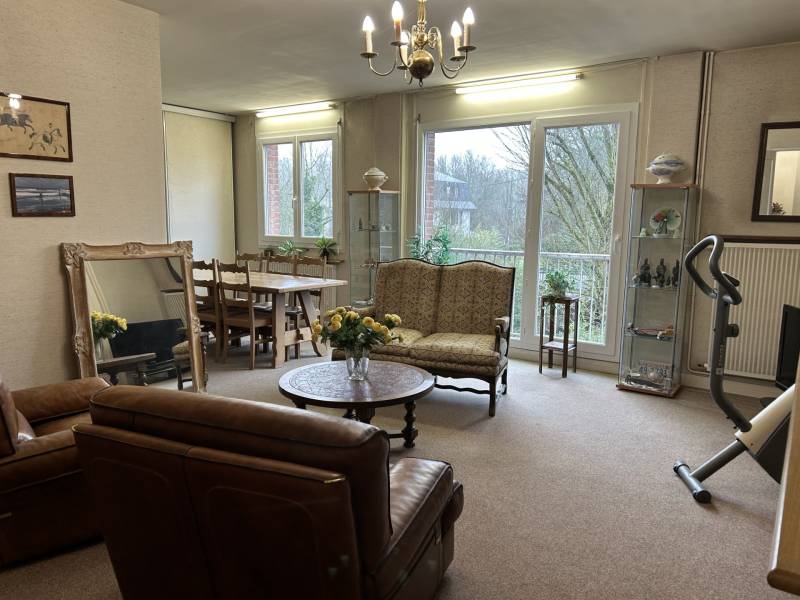 STE CATHERINE LES ARRAS APPARTEMENT DE TYPE 4. AVEC ASCENDEUR ET GARAGE