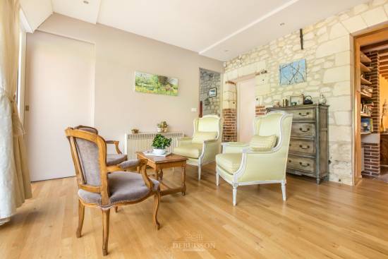 DAINVILLE - Maison de village en pierres blanches 209 m² + studio de 37 m2 dans grange en façade et garage