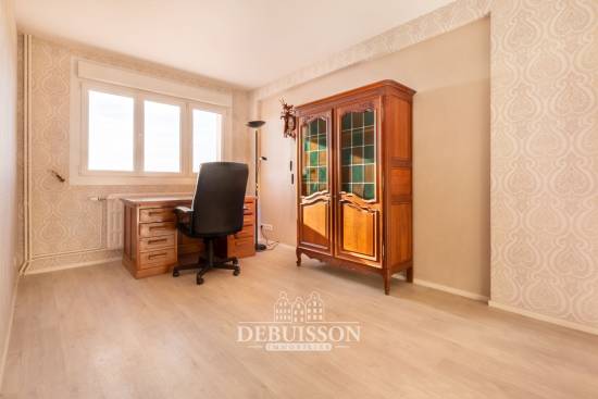 ARRAS, Appartement de type 4 de 109 m2 habitables, au 7 eme étage avec ascenceur,