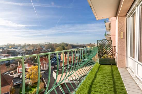 ARRAS, Appartement de type 4 de 109 m2 habitables, au 7 eme étage avec ascenceur,