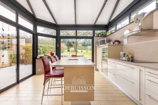 Véranda avec espace repas