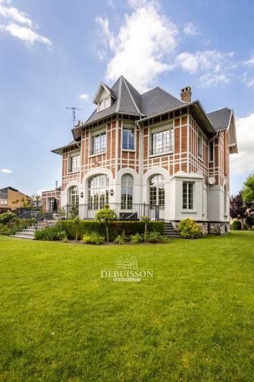 ARRAS, CENTRE VILLE, PROXIMITÉ GARE TGV ARRAS PROPRIÉTÉ D'EXCEPTION