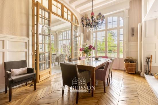 ARRAS, CENTRE VILLE, PROXIMITÉ GARE TGV ARRAS PROPRIÉTÉ D'EXCEPTION