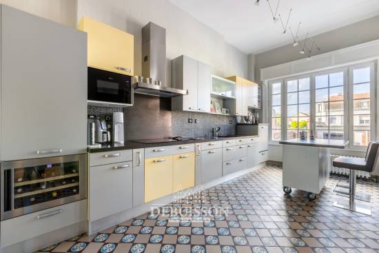 ARRAS, CENTRE VILLE, PROXIMITÉ GARE TGV ARRAS PROPRIÉTÉ D'EXCEPTION