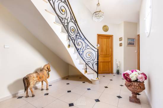 SUR LE GOLF D 'ARRAS, DEMEURE DE CARACTÈRE DE 295 M2 HABITABLES