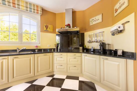 SUR LE GOLF D 'ARRAS, DEMEURE DE CARACTÈRE DE 295 M2 HABITABLES