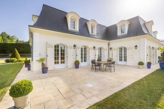 SUR LE GOLF D 'ARRAS, DEMEURE DE CARACTÈRE DE 295 M2 HABITABLES