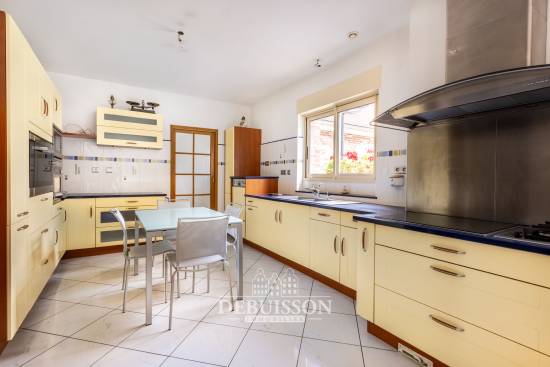 Vente d'une propriété de 346 m² à ANZIN-SAINT-AUBIN - 7 chambres, 3 garages et 3818 m² de terrain