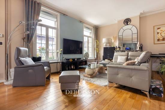 ARRAS - Secteur place Victor Hugo - Grand appartement T5 en duplex  de 171 m² hab. avec garage