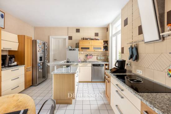 ARRAS - Secteur place Victor Hugo - Grand appartement T5 en duplex  de 171 m² hab. avec garage