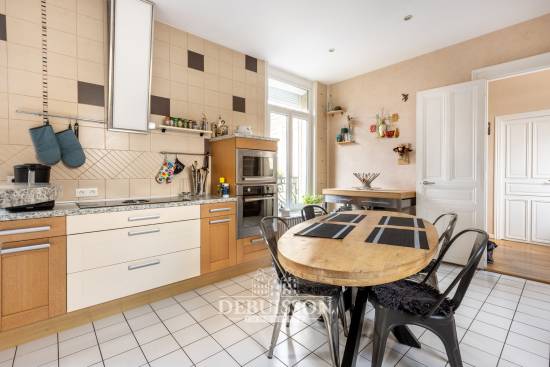 ARRAS - Secteur place Victor Hugo - Grand appartement T5 en duplex  de 171 m² hab. avec garage