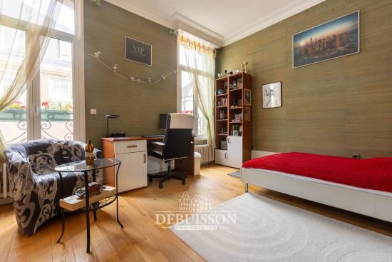 ARRAS - Secteur place Victor Hugo - Grand appartement T5 en duplex  de 171 m² hab. avec garage