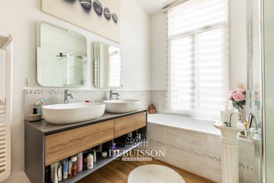 ARRAS - Secteur place Victor Hugo - Grand appartement T5 en duplex  de 171 m² hab. avec garage