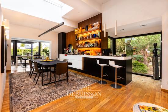 CUA , PAVILLON CONTEMPORAIN D'EXCEPTION SUR 4500 M2 DE TERRAIN CLOS