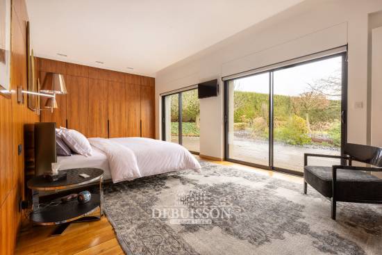 CUA , PAVILLON CONTEMPORAIN D'EXCEPTION SUR 4500 M2 DE TERRAIN CLOS