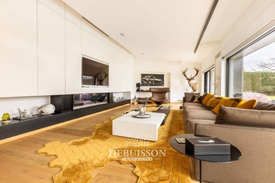 CUA , PAVILLON CONTEMPORAIN D'EXCEPTION SUR 4500 M2 DE TERRAIN CLOS