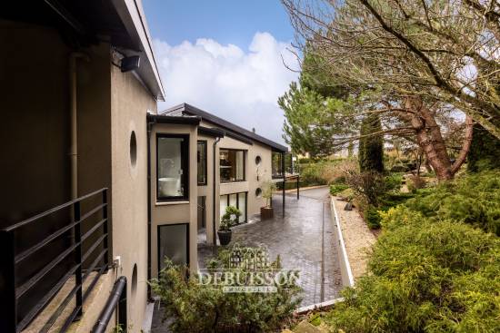 CUA , PAVILLON CONTEMPORAIN D'EXCEPTION SUR 4500 M2 DE TERRAIN CLOS