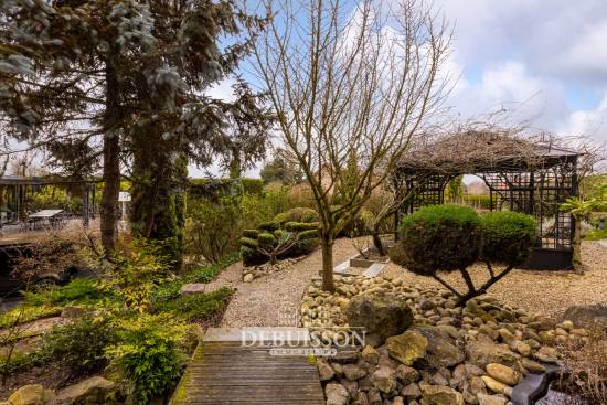 CUA , PAVILLON CONTEMPORAIN D'EXCEPTION SUR 4500 M2 DE TERRAIN CLOS