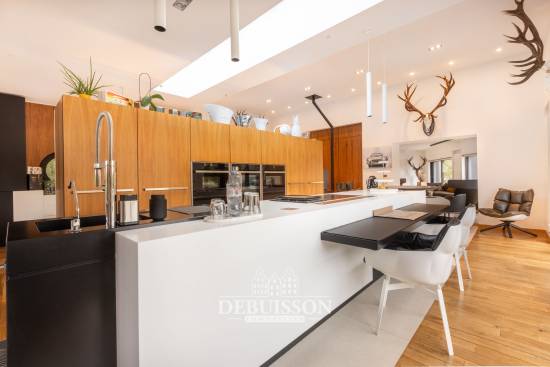 CUA , PAVILLON CONTEMPORAIN D'EXCEPTION SUR 4500 M2 DE TERRAIN CLOS