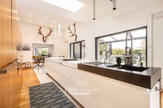 CUA , PAVILLON CONTEMPORAIN D'EXCEPTION SUR 4500 M2 DE TERRAIN CLOS