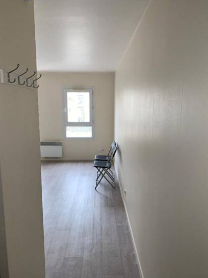 Location studio lumineux avec kitchenette et sdb à Arras proche des lycées