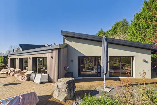 CUA , PAVILLON CONTEMPORAIN D'EXCEPTION SUR 4500 M2 DE TERRAIN CLOS