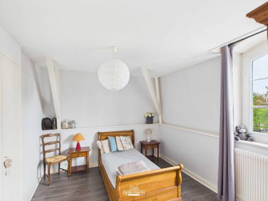 SPACIEUSE PROPRIETE SUR TERRAIN DE 2800 M2 A ARRAS