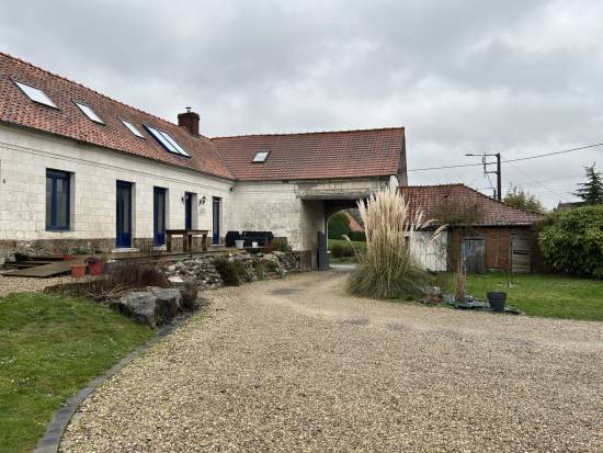 Secteur de SAVY BERLETTE , FERMETTE EN PIERRES BLANCHES