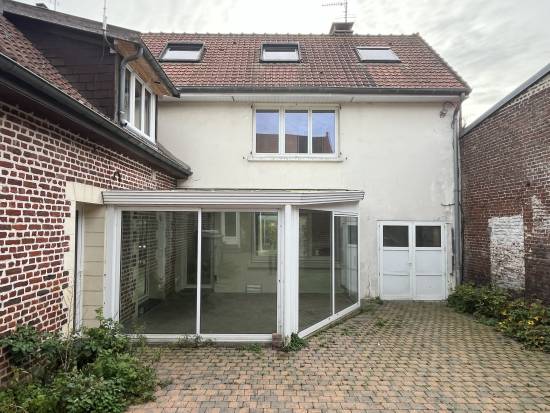 Façade avant et cour intérieure