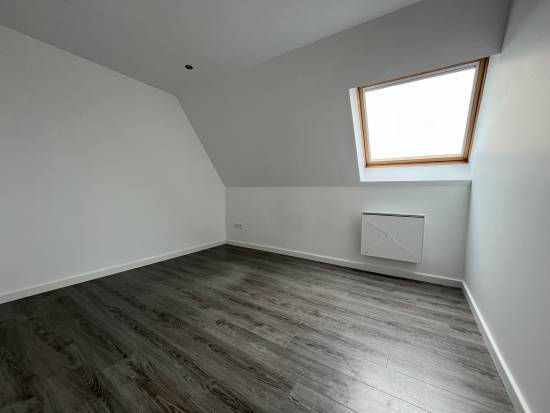 MERCATEL (62217) - 63 M² DE BUREAUX + ENTREPÔT- VASTE PARKING