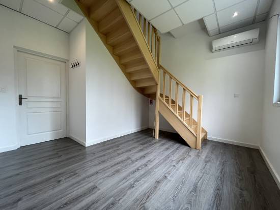 MERCATEL (62217) - 63 M² DE BUREAUX + ENTREPÔT- VASTE PARKING