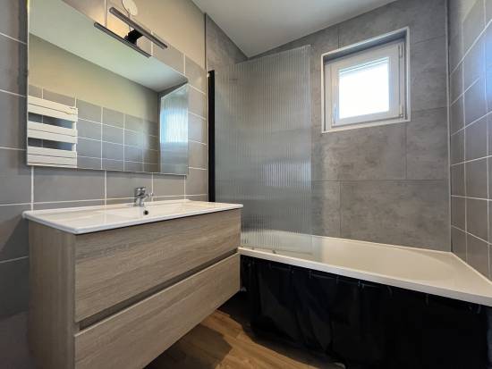 MAISON - 86.76 m² - 5 pièces
