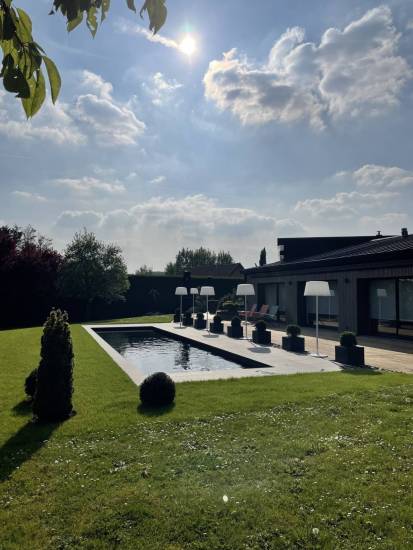 CUA , PAVILLON CONTEMPORAIN D'EXCEPTION SUR 4500 M2 DE TERRAIN CLOS