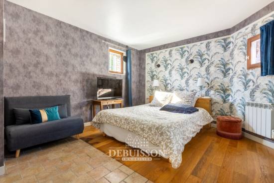 Maison - 228 m² - 6 pièces