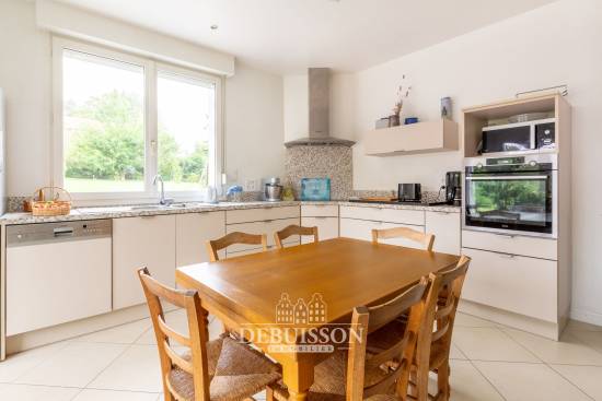 Villa familiale de 177 m² à vendre avec jardin de 1400 m² à Sainte-Catherine