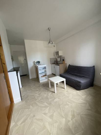 Location studio lumineux avec kitchenette et sdb à Arras proche des lycées