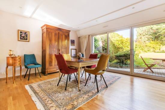 Maison - 246 m² - 7 pièces