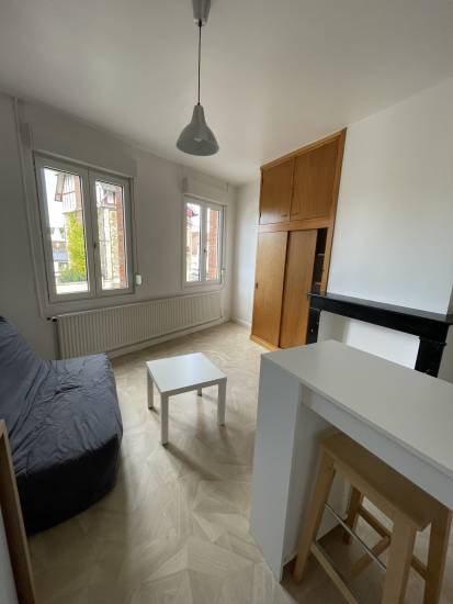Location studio lumineux avec kitchenette et sdb à Arras proche des lycées