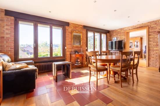 VIMY Pavillon rénové à vendre de 203 m² avec vue sur la campagne et jardin