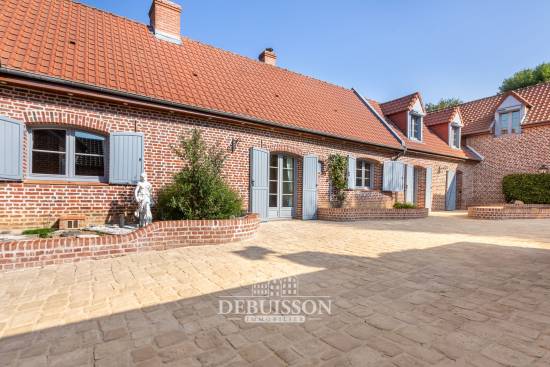 Vaste corps de ferme rénové de 251 m² avec terrain de 1600 m² à Sailly-au-Bois