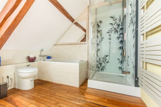 Maison - 246 m² - 7 pièces