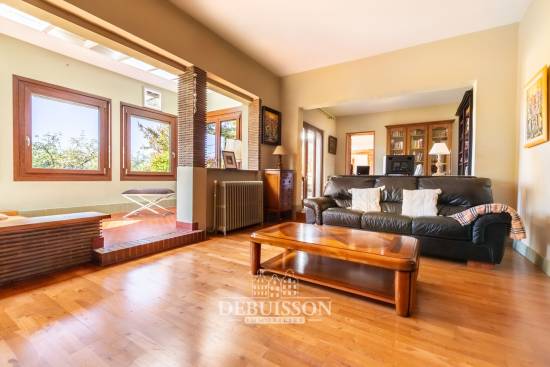 VIMY Pavillon rénové à vendre de 203 m² avec vue sur la campagne et jardin